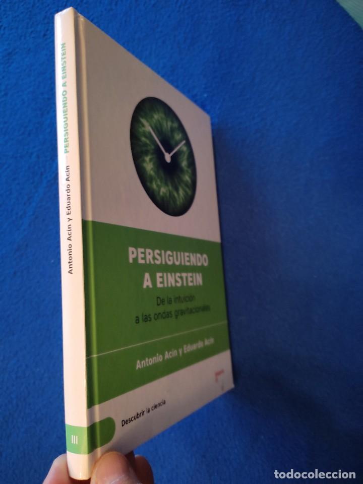 Libros de segunda mano de ciencias: Persiguiendo a Einstein Antonio y Eduardo Ac&iacute;n Editorial Bonalletra Alcompas 2016 - Foto 2