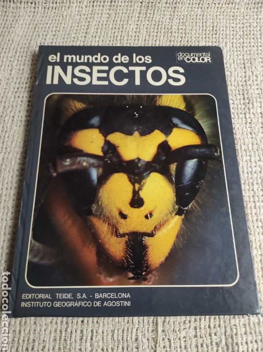 Libros de segunda mano: EL MUNDO DE LOS INSECTOS, DOCUMENTAL EN COLOR -edita - TEIDE 1973 - Foto 1