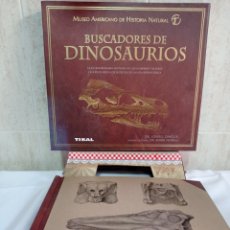 Libros de segunda mano: LIBRO BUSCADORES DE DINOSAURIOS MUSEO AMERICANO DE HISTORIA NATURAL. Lote 351293119