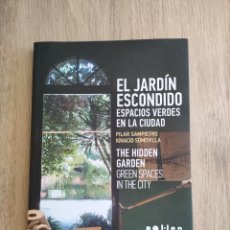 Libros de segunda mano: EL JARDIN ESCONDIDO ESPACIOS VERDES EN LA CIUDAD PILAR SAMPIETRO IGNACIO SOMOVILLAI. Lote 360093435