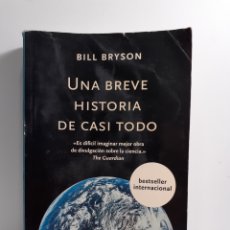 Libros de segunda mano: UNA BREVE HISTORIA DE CASI TODO - BILL BRYSON - RBA. Lote 388110179