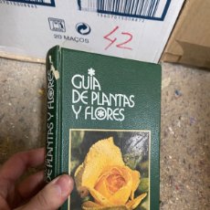 Libros de segunda mano: CAJA42 GUÍA DE PLANTAS Y FLORES, ED. GRIJALBO. Lote 400911944