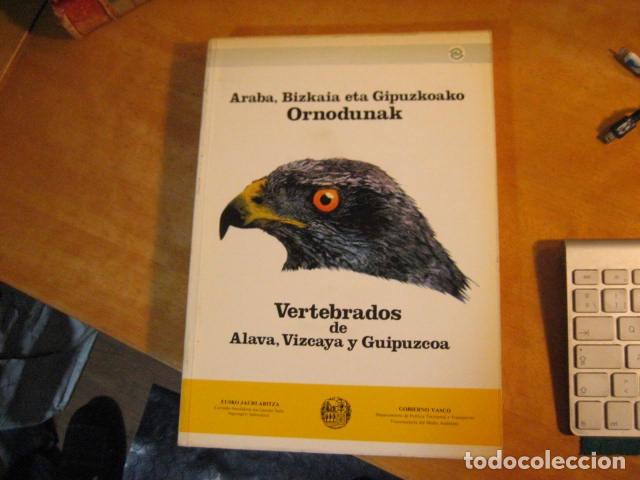 Libros de segunda mano: Vertebrados de Alava, Vizcaya y Guipuzcoa FAUNA AVES PAJAROS 406PGS GRAN FORMATO BUEN ESTARO