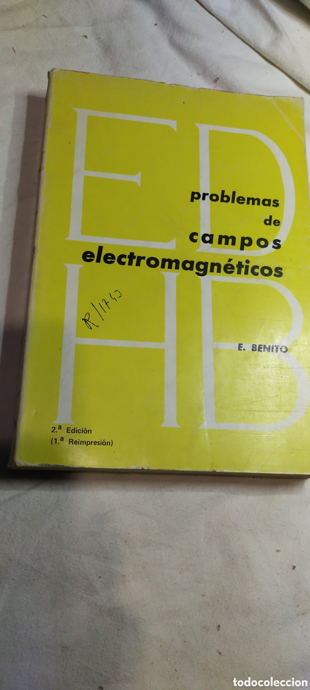 Libros de segunda mano de ciencias: Problemas de campos electromagn&eacute;ticos. Benito. Matem&aacute;ticas - Foto 1