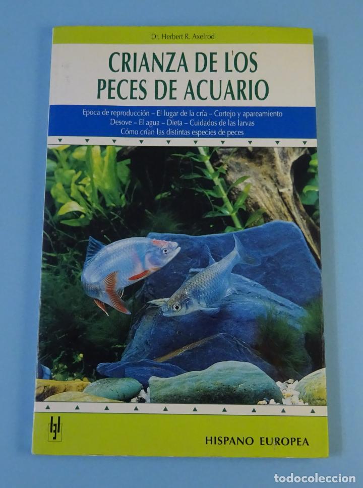 Libros de segunda mano: CRIANZA DE LOS PECES DE ACUARIO. DR. HERBERT R. AXELROD - Foto 1