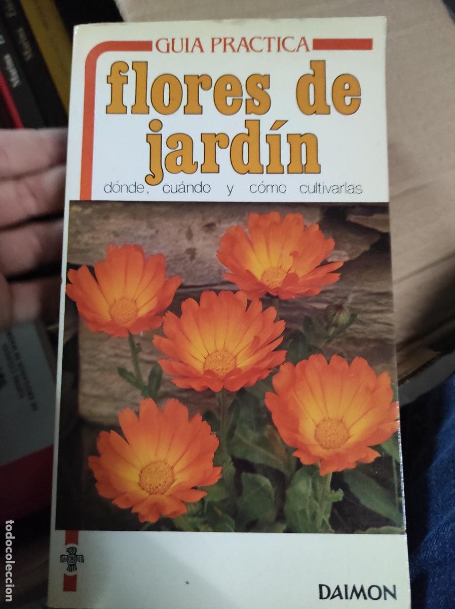 Libros de segunda mano: GUIA PRACTICA FLORES DE JARDIN , DAIMON - Foto 1