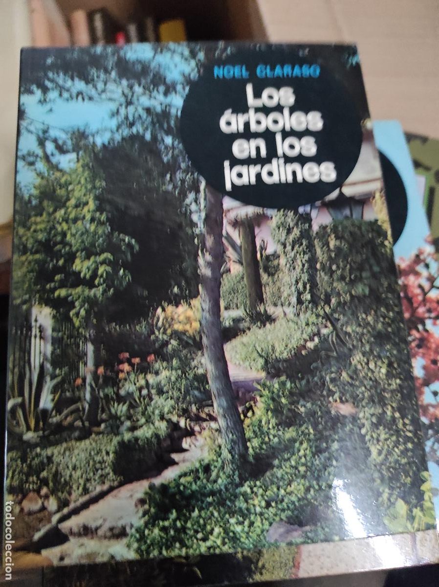 Libros de segunda mano: LOS &Aacute;RBOLES EN LOS JARDINES NOEL CLARAS&Oacute; - Foto 1