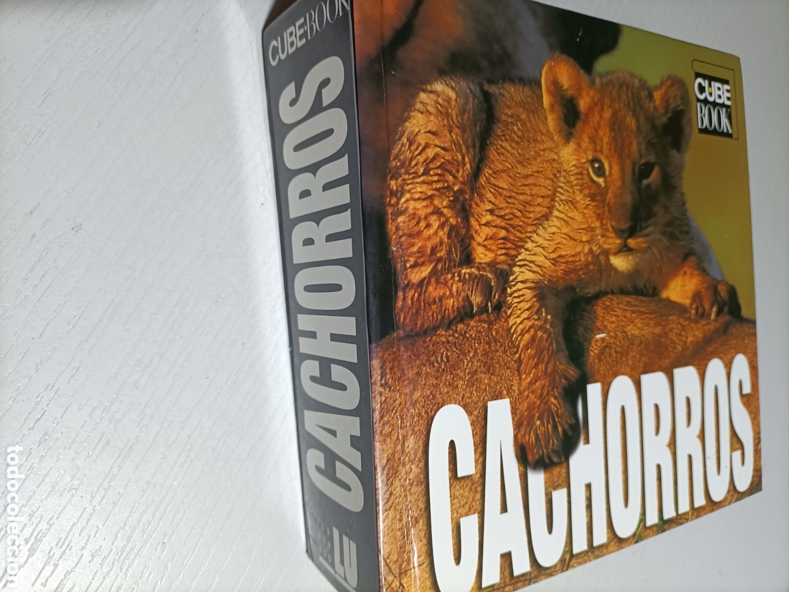 Libros de segunda mano: Cachorros Cube Book. Librer&iacute;a universitaria - Foto 1