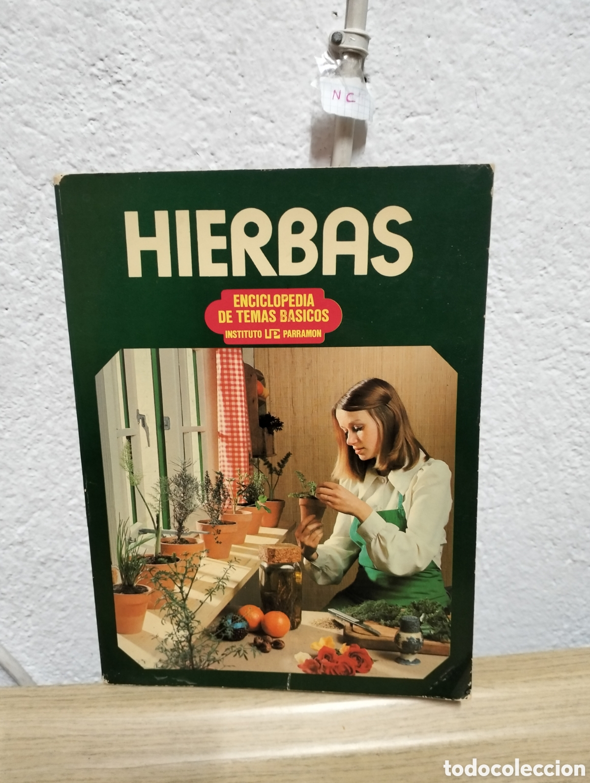 Libros de segunda mano: Jack Harvey - Hierbas enciclopedia de temas b&aacute;sicos - parramon 1978 - Foto 1