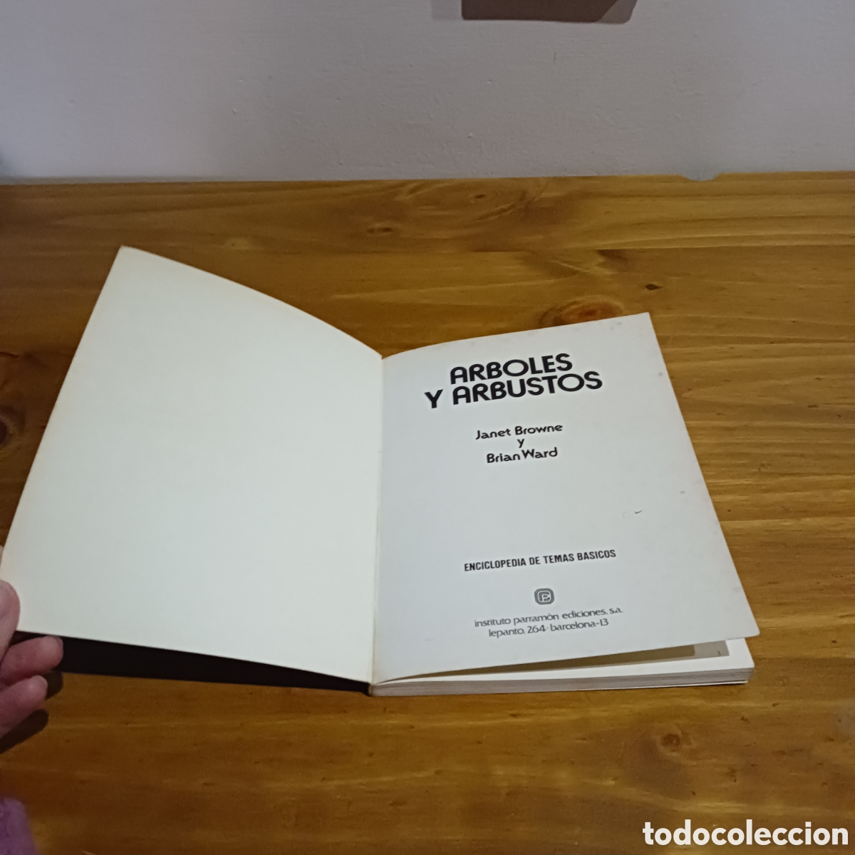 Libros de segunda mano: Arboles y arbustos. Janet Browne y Brian ward. - Foto 2