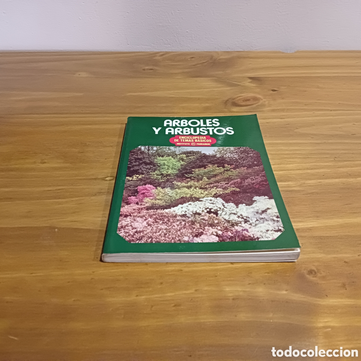 Libros de segunda mano: Arboles y arbustos. Janet Browne y Brian ward. - Foto 1