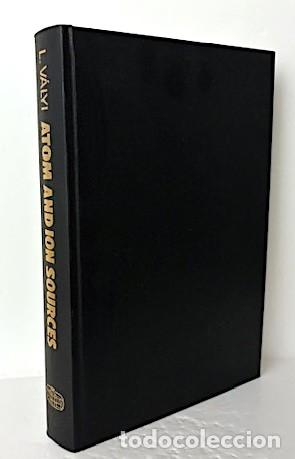 Libros de segunda mano de ciencias: Atom and ion sources (Fuentes de &aacute;tomos e iones) L. Valyl. Budapest - Foto 2