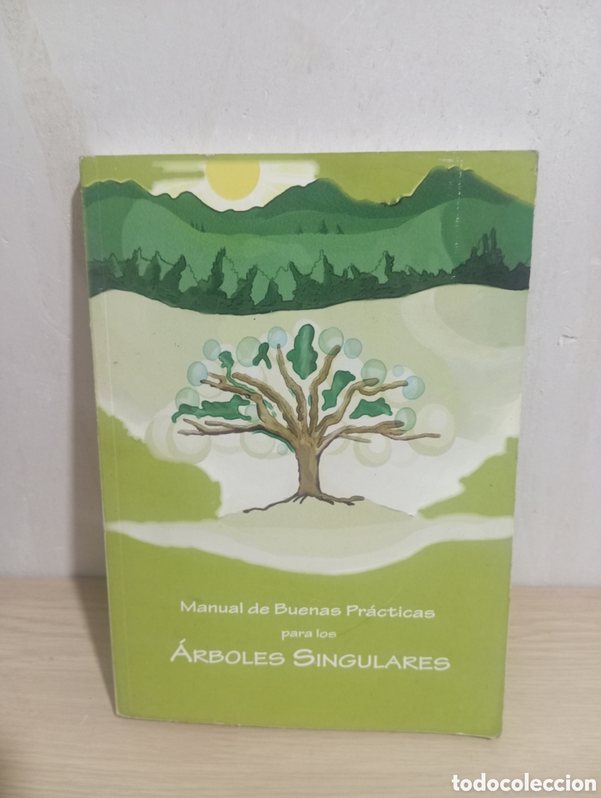 Libros de segunda mano: Manual de buenas pr&aacute;cticas para los &aacute;rboles singulares - Foto 1