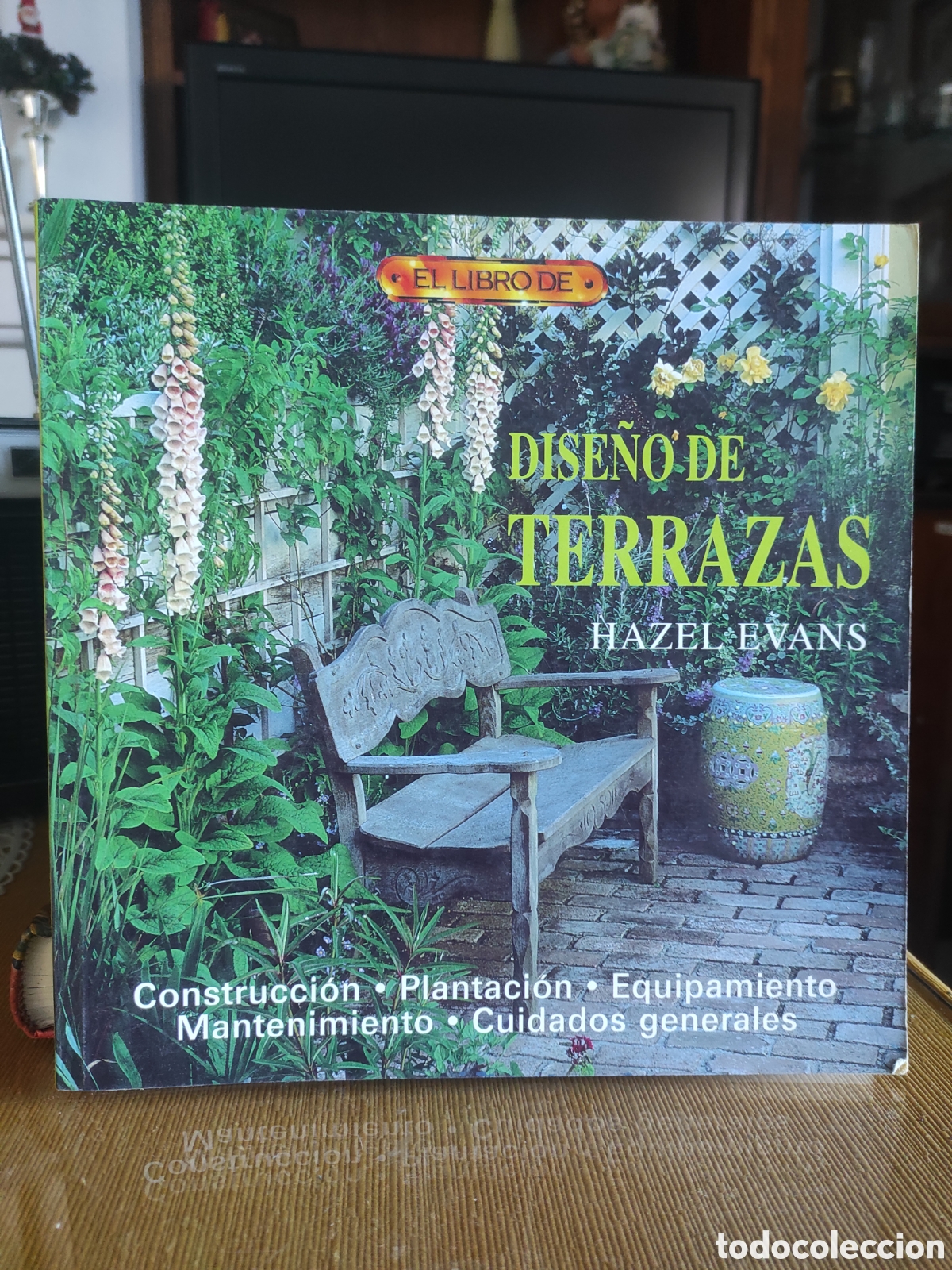 Libros de segunda mano: DISE&Ntilde;O DE TERRAZAS - Hazel Evans. - Foto 1