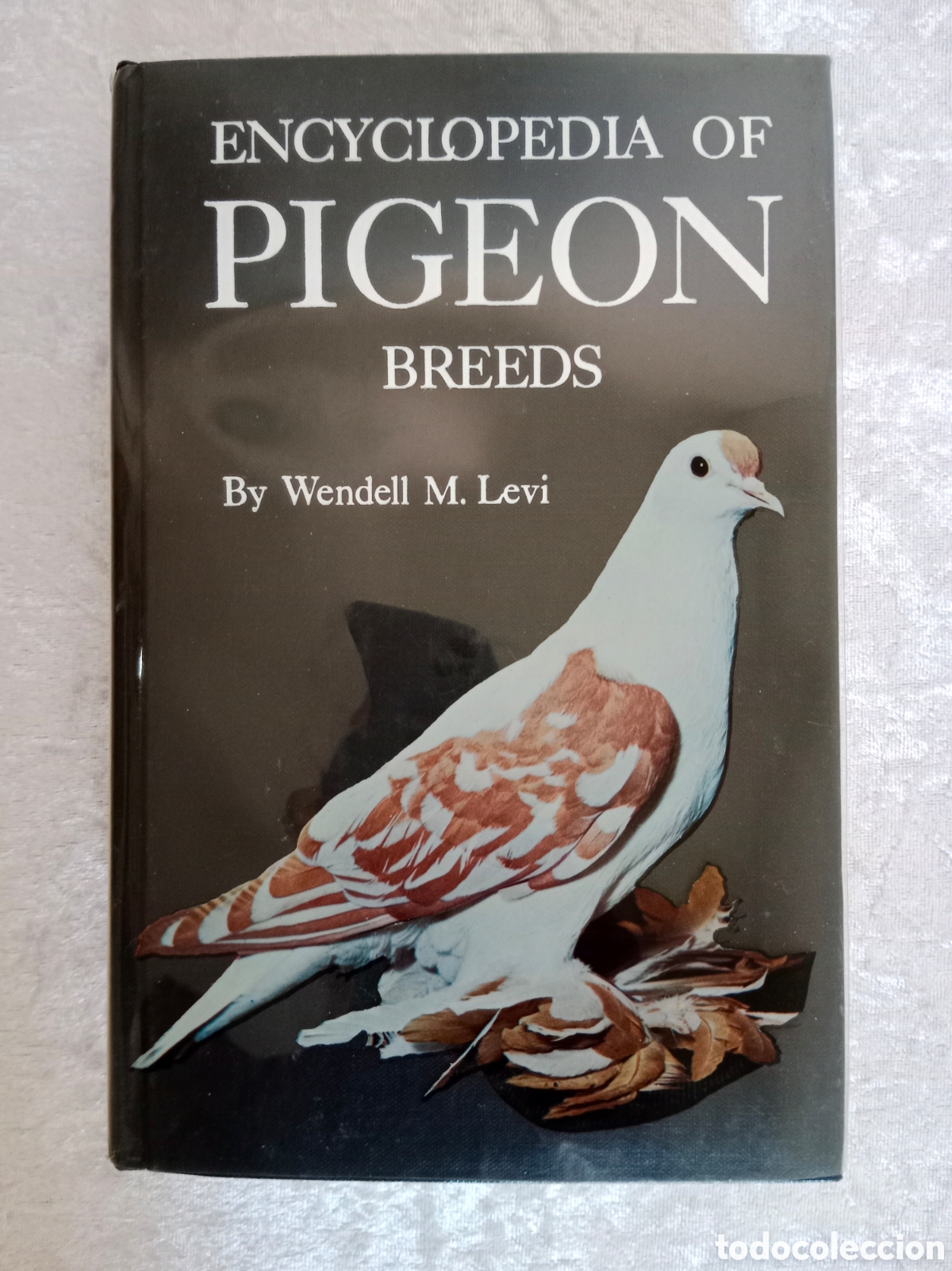 Libros de segunda mano: ENCYCLOPEDIA OF PIGEON BREEDS , WENDELL M. LEVI , DESCATALOGADO, MUY RARO