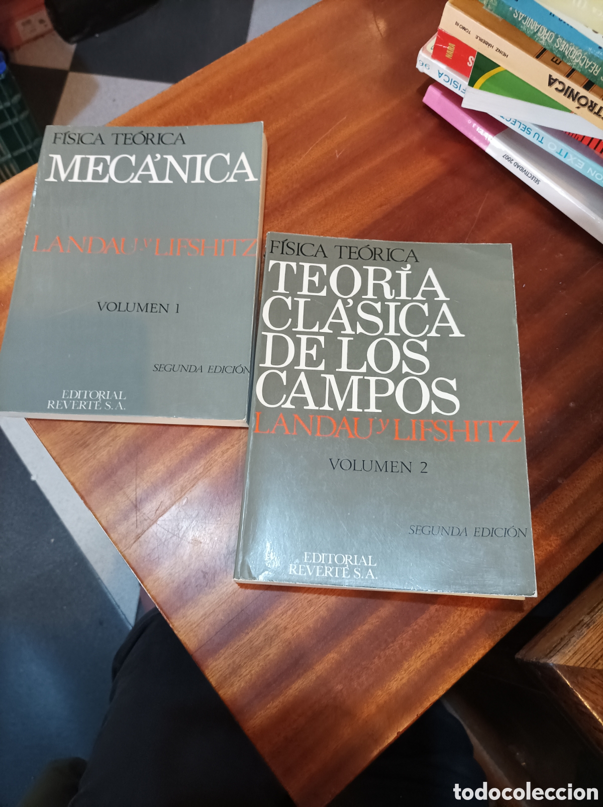Livros em segunda m&atilde;o: FISICA TEOR&Iacute;A CL&Aacute;SICA DE LOS CAMPOS.LANDAU/LIFSHITZ.VOLUMEN2.EDITORIAL REVERT&Eacute; 1973
