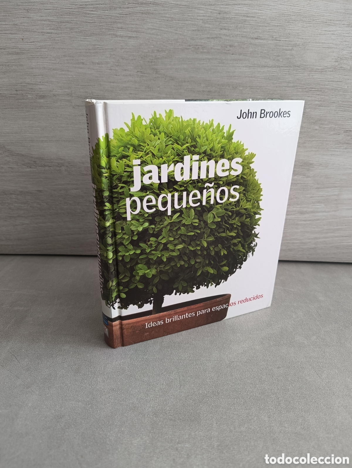 Libros de segunda mano: JARDINES PEQUE&Ntilde;OS. JOHN BROOKES - Foto 1