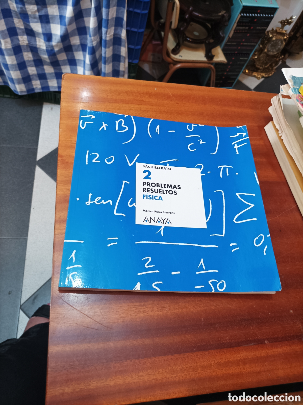 Libros de segunda mano de Ciencias: PROBLEMAS RESUELTOS F&Iacute;SICA 2BACHILLERATO.MONICA PEREZ HERRANZ.ANAYA