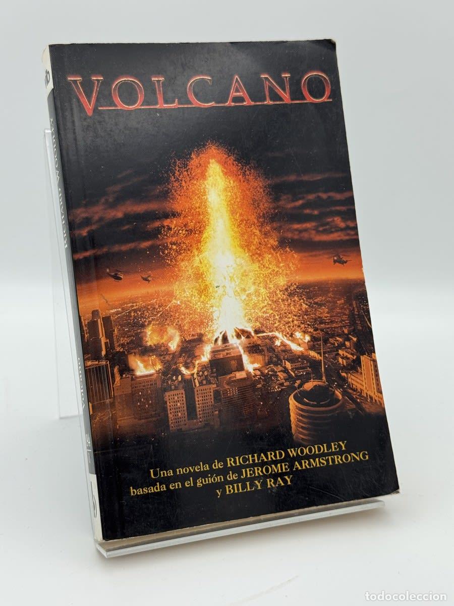 Libros de segunda mano: Volcano - Richard Woodley - Foto 1