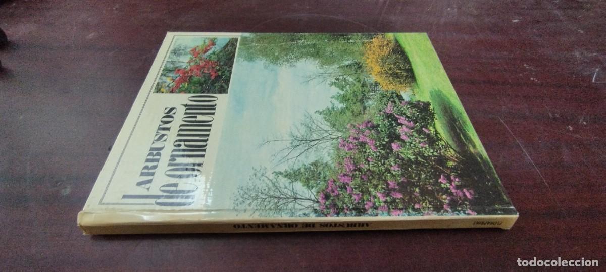 Libros de segunda mano: ARBUSTOS DE ORNAMENTO / ROBERTO GUILLEN ANDREU / Z505 / FLORAPRINT