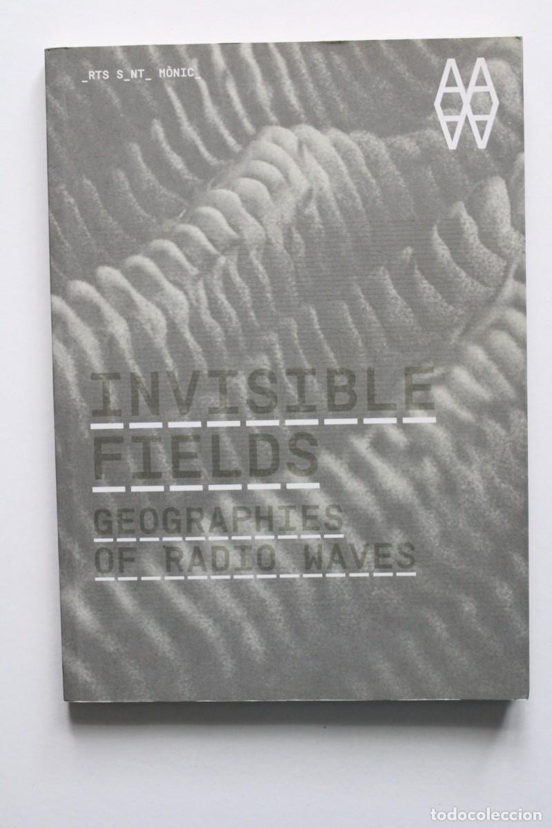 Libros de segunda mano de ciencias: Invisible fields. Geographies of radio waves - Arts Santa M&ograve;nica