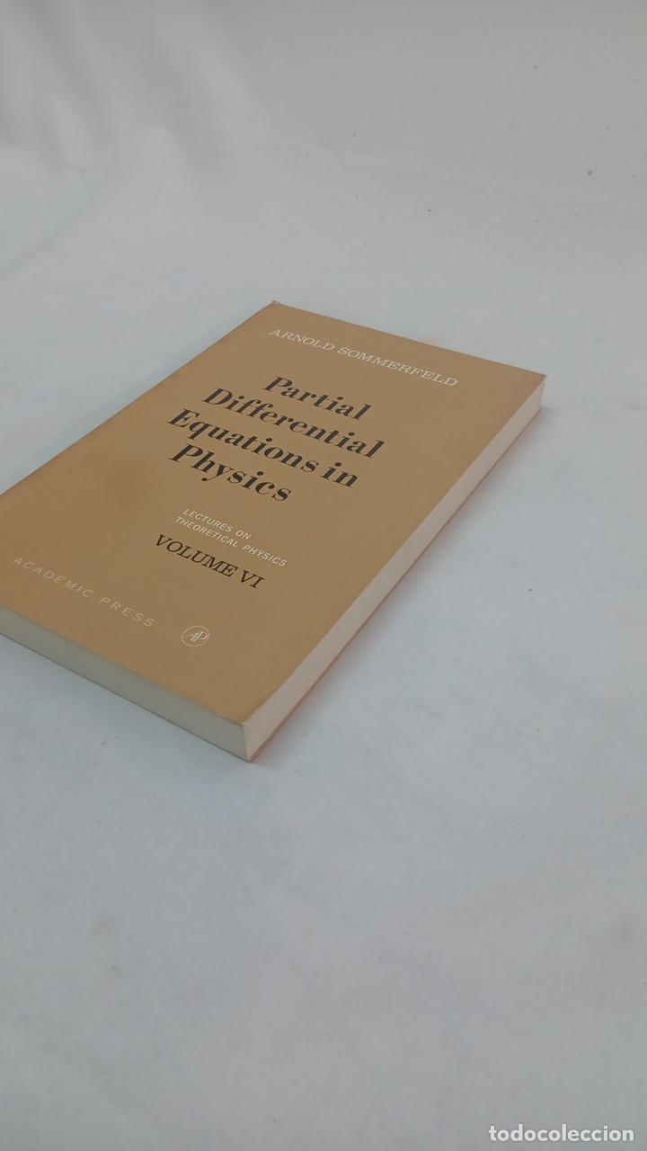 Libros de segunda mano de ciencias: Partial Differential Equations in Physics VOLUME VI. Lectures on Theoretical Physics 0126546584 - Foto 2