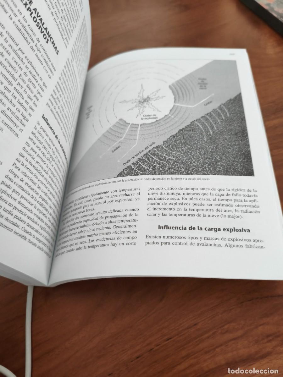 Libros de segunda mano: AVALANCHAS - EDICIONES DESNIVEL - MANUAL T&Eacute;CNICO - David McClung y Peter Schaerer - Foto 6