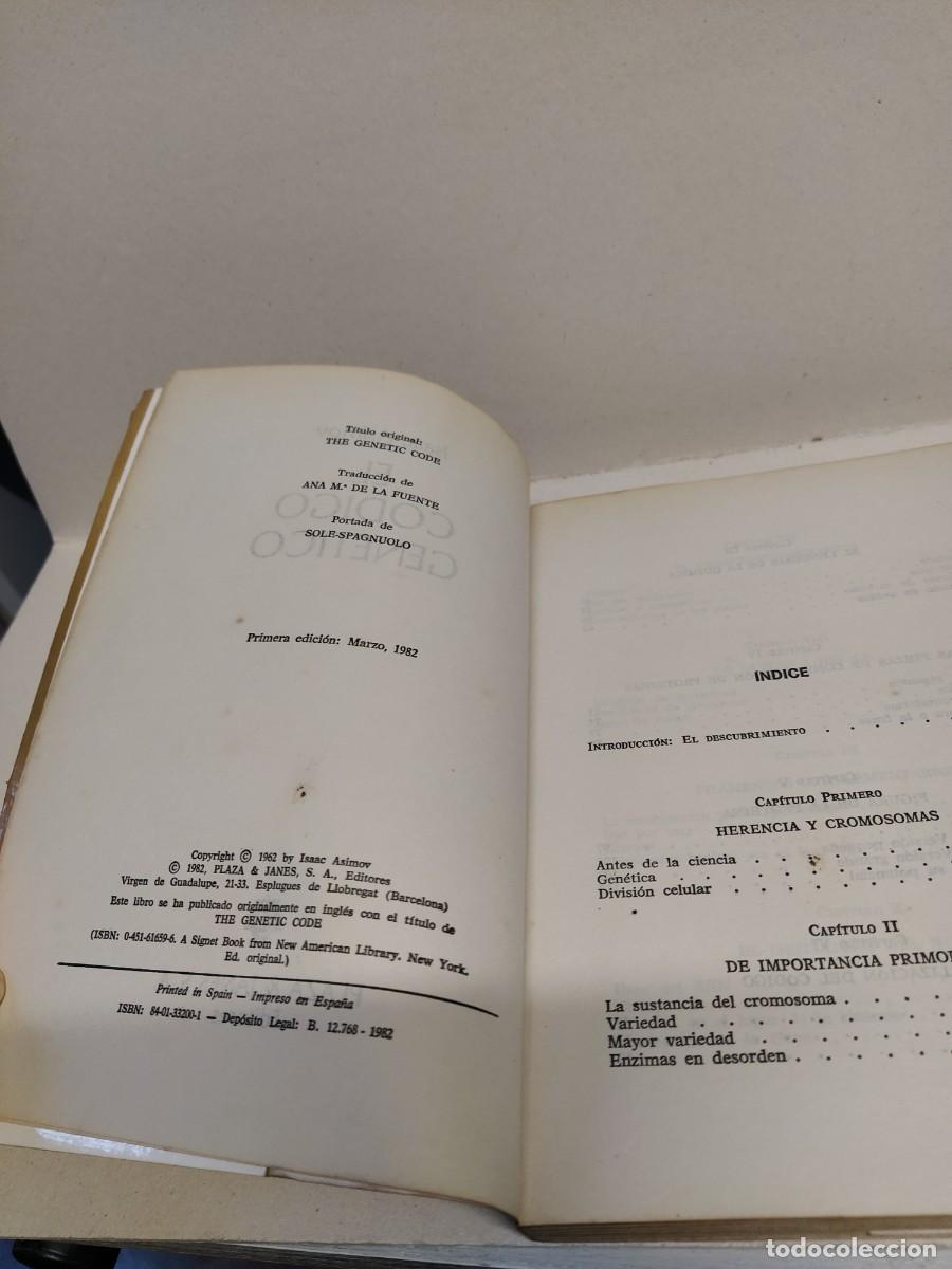 Libros de segunda mano: Isaac Asimov - El c&oacute;digo gen&eacute;tico - Foto 3