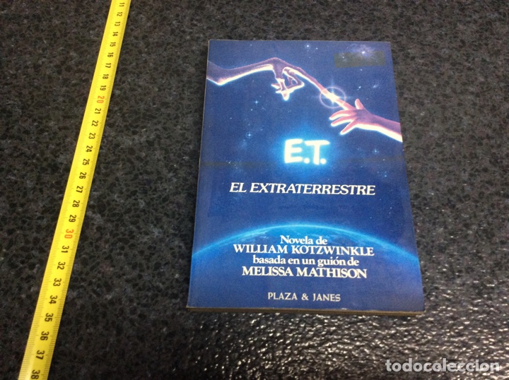 Libros de segunda mano: E.T. EL EXTRATERRESTRE / LIBRO DE LA PELICULA - Foto 1