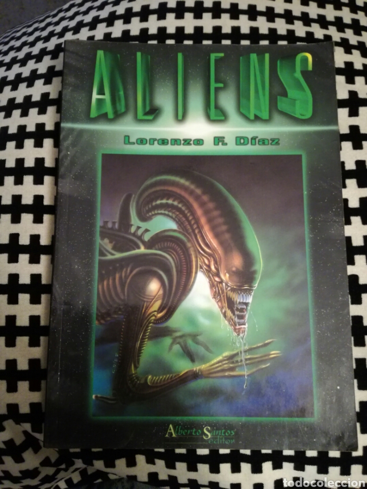 Libros de segunda mano: Libro ALIENS estudio de las 4 pelis de Alien - Foto 1