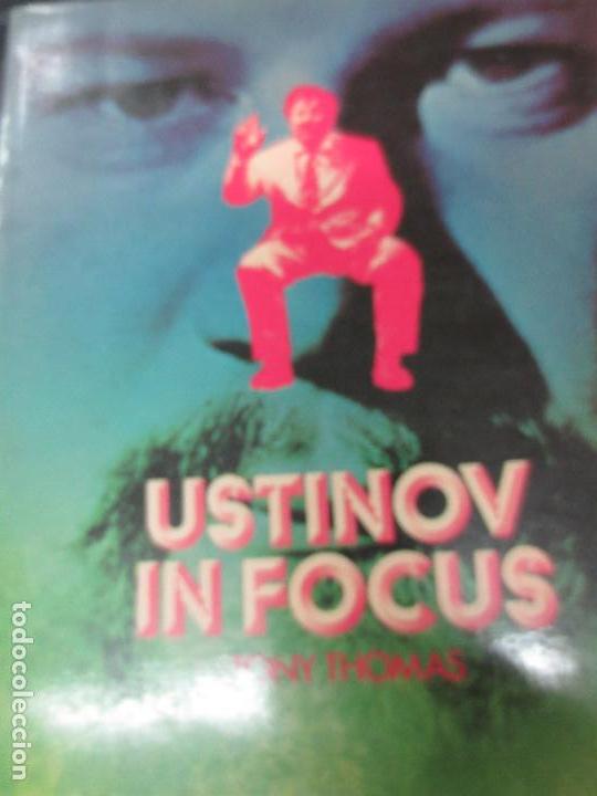 Libros de segunda mano: USTINOV IN FOCUS TONY THOMAS A&Ntilde;O 1971 - Foto 1