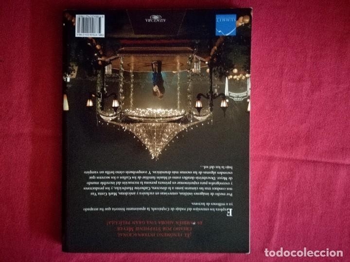 Libros de segunda mano: CREP&Uacute;SCULO LIBRO OFICIAL DE LA PEL&Iacute;CULA - Foto 2