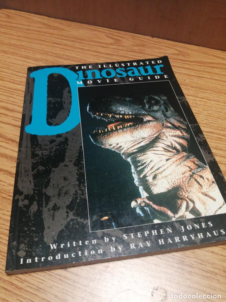 Livros em segunda m&atilde;o: THE ILUSTRATED DINOSAUR MOVIE GUIDE