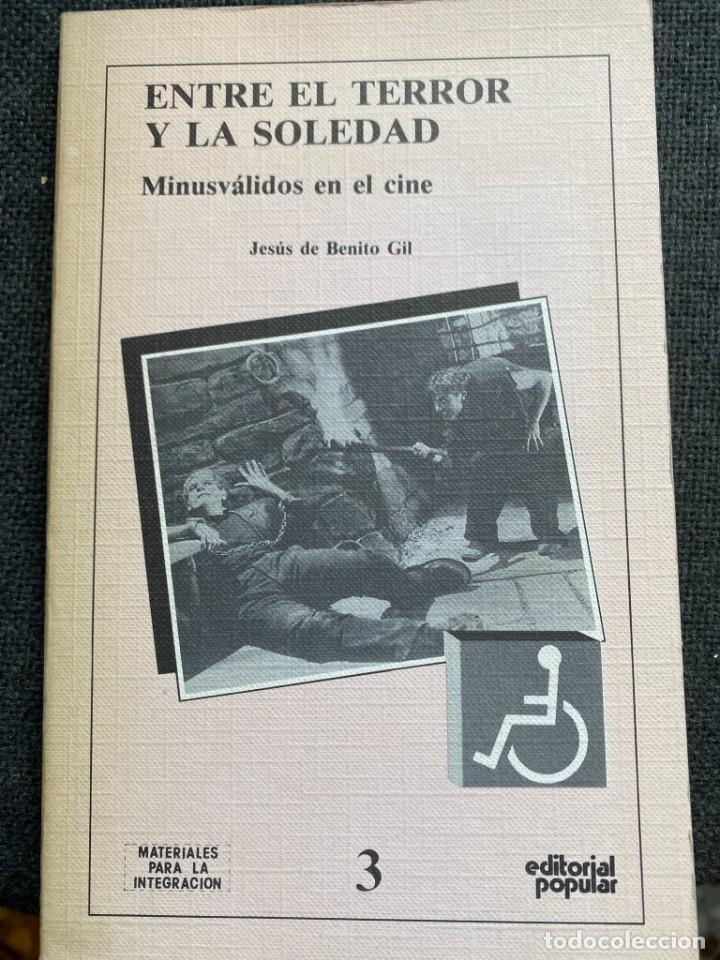 Libros de segunda mano: ENTRE EL TERROR Y LA SOLEDAD. MINUSV&Aacute;LIDOS EN EL CINE - Foto 1