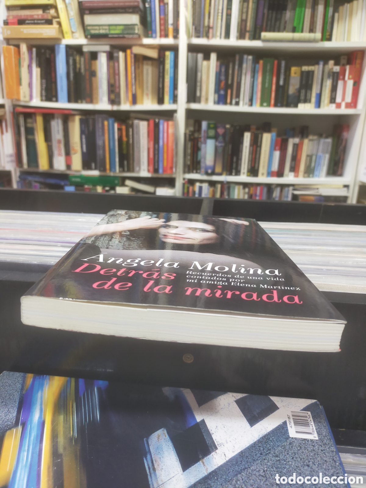 Libros de segunda mano: DETR&Aacute;S DE LA MIRADA - &Aacute;NGELA MOLINA - Foto 4