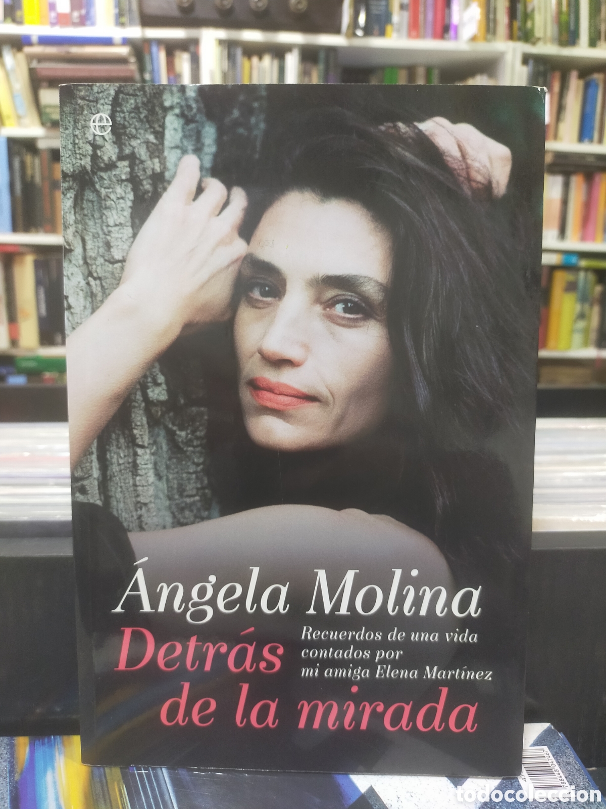 Libros de segunda mano: DETR&Aacute;S DE LA MIRADA - &Aacute;NGELA MOLINA - Foto 1