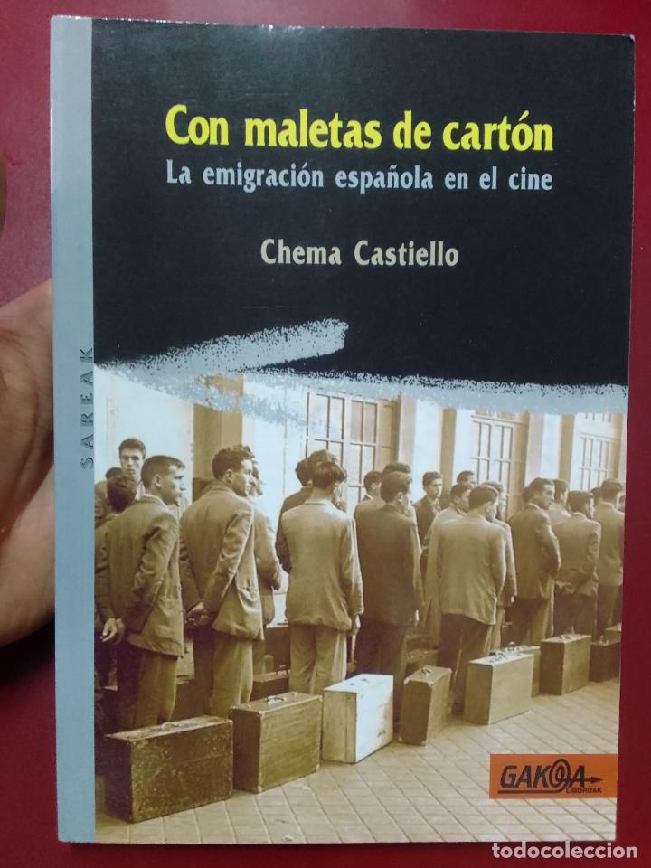 Libros de segunda mano: Chema Castiello: Con maletas de cart&oacute;n. La emigraci&oacute;n espa&ntilde;ola en el cine - Foto 1