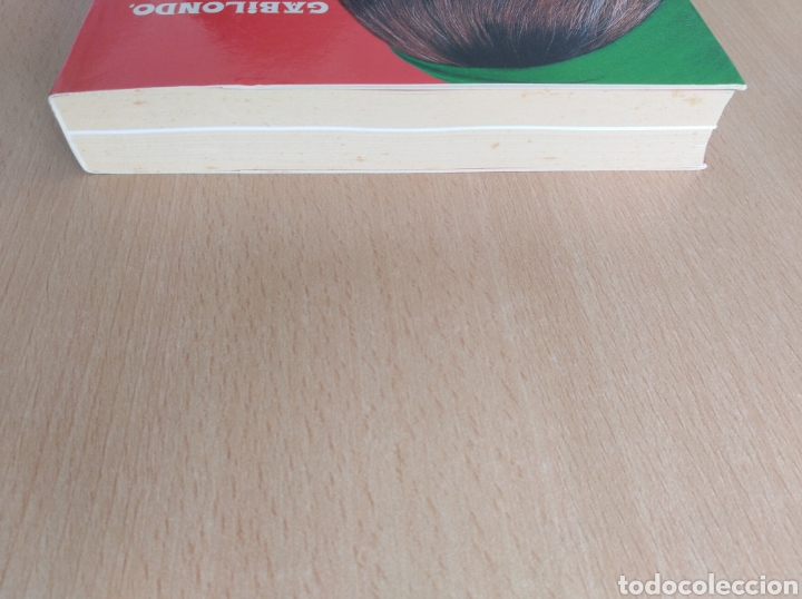 Libros de segunda mano: OCHO APELLIDOS VASCOS - Foto 3