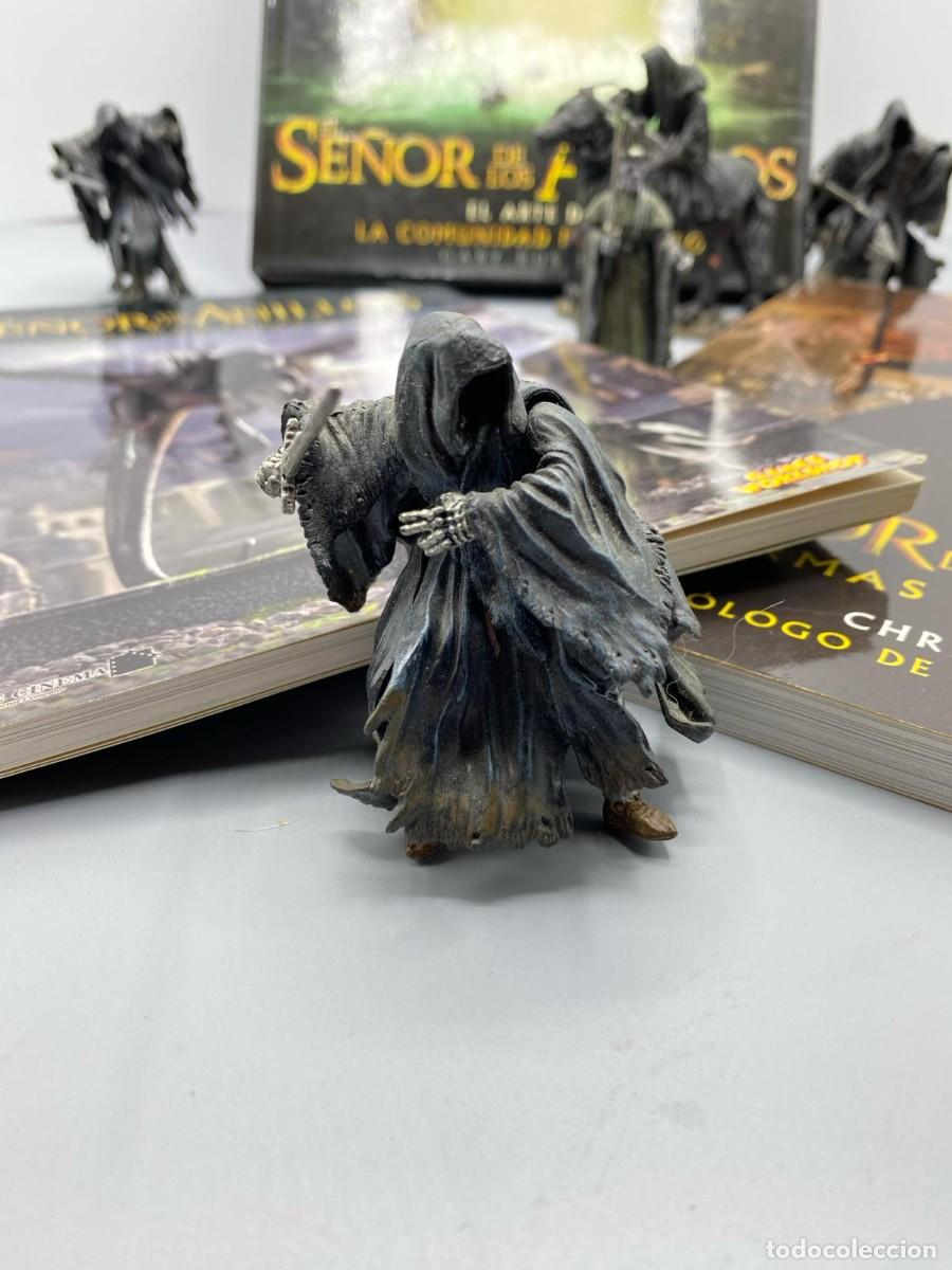 Libros de segunda mano: LOTE DEL SE&Ntilde;OR DE LOS ANILLOS LIBROS Y FIGURAS - Foto 2