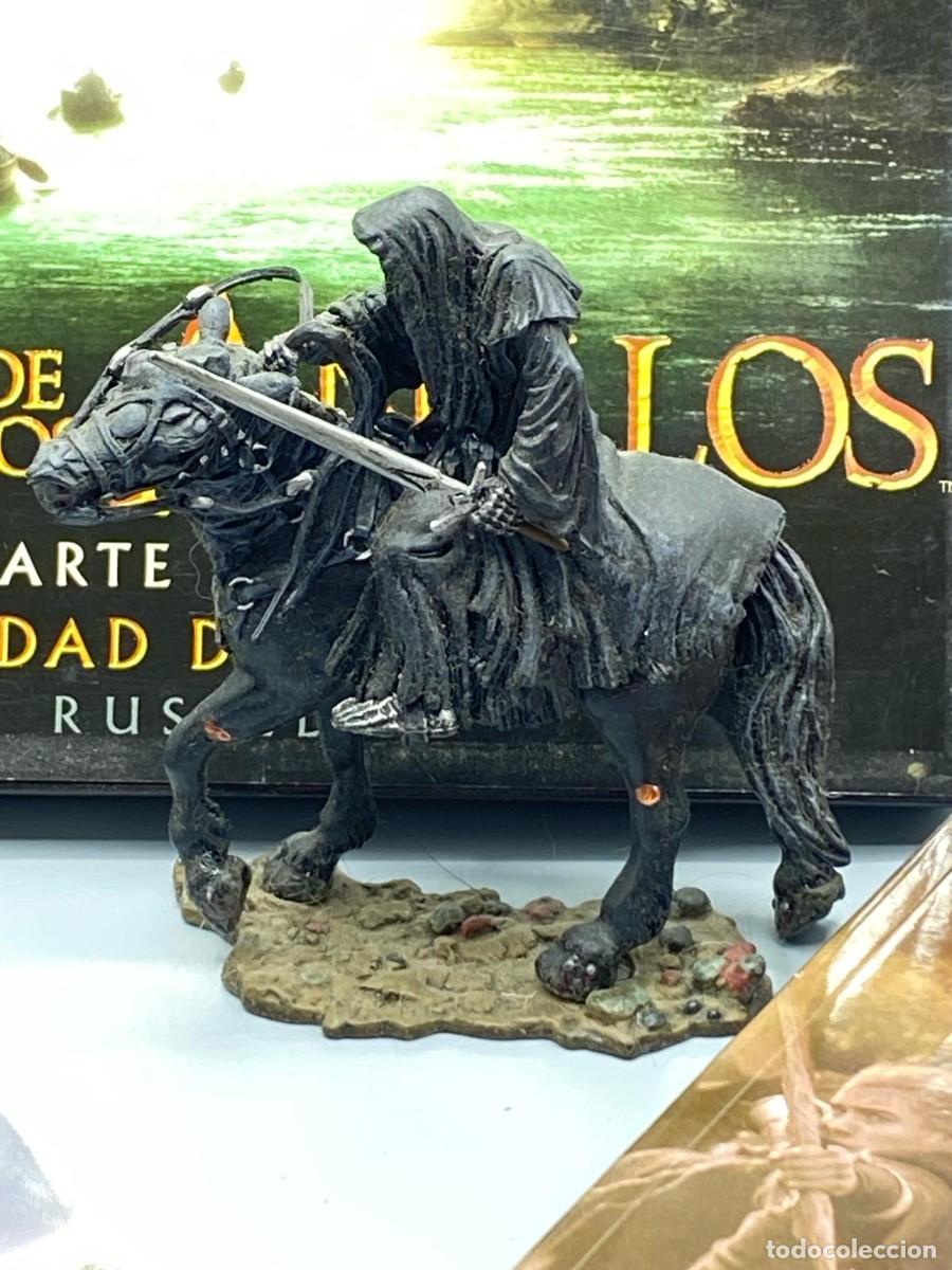 Libros de segunda mano: LOTE DEL SE&Ntilde;OR DE LOS ANILLOS LIBROS Y FIGURAS - Foto 5