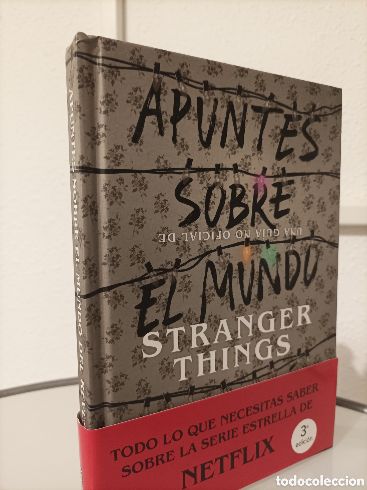 Libros de segunda mano: Guy Adams - Apuntes sobre el mundo Stranger Things - Foto 1