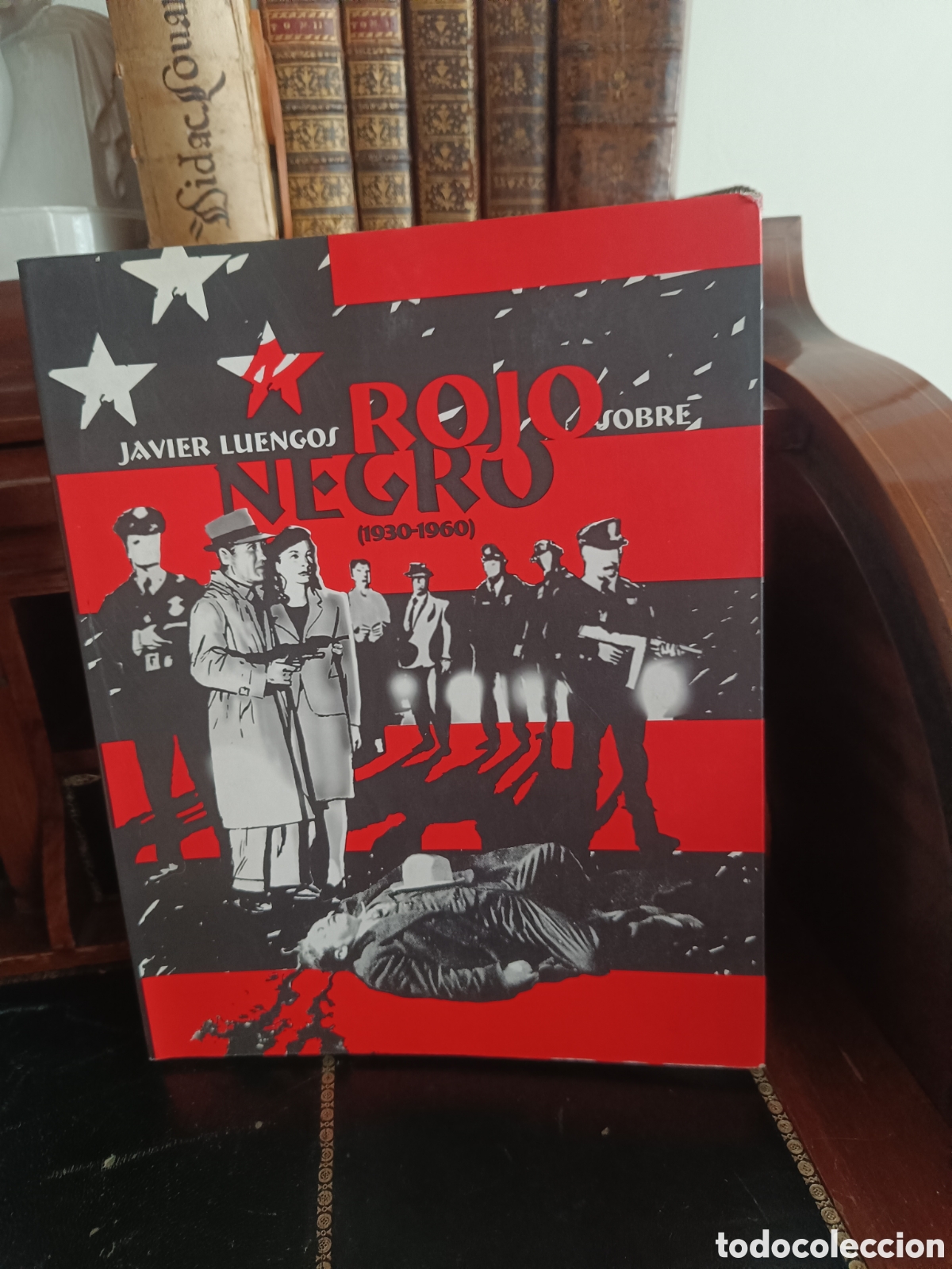 Libros de segunda mano: ROJO SOBRE NEGRO (1930-1960). JAVIER LUENGOS. Cine negro neorrealismo americano 1997.