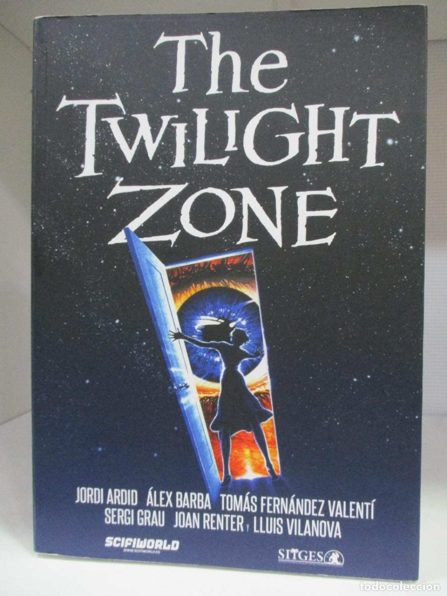 Libros de segunda mano: THE TWILIGHT ZONE (LA DIMENSI&Oacute;N DESCONOCIDA) / VV.AA. / SCIFIWORLD 2011 / SITGES - PERFECTO ESTADO