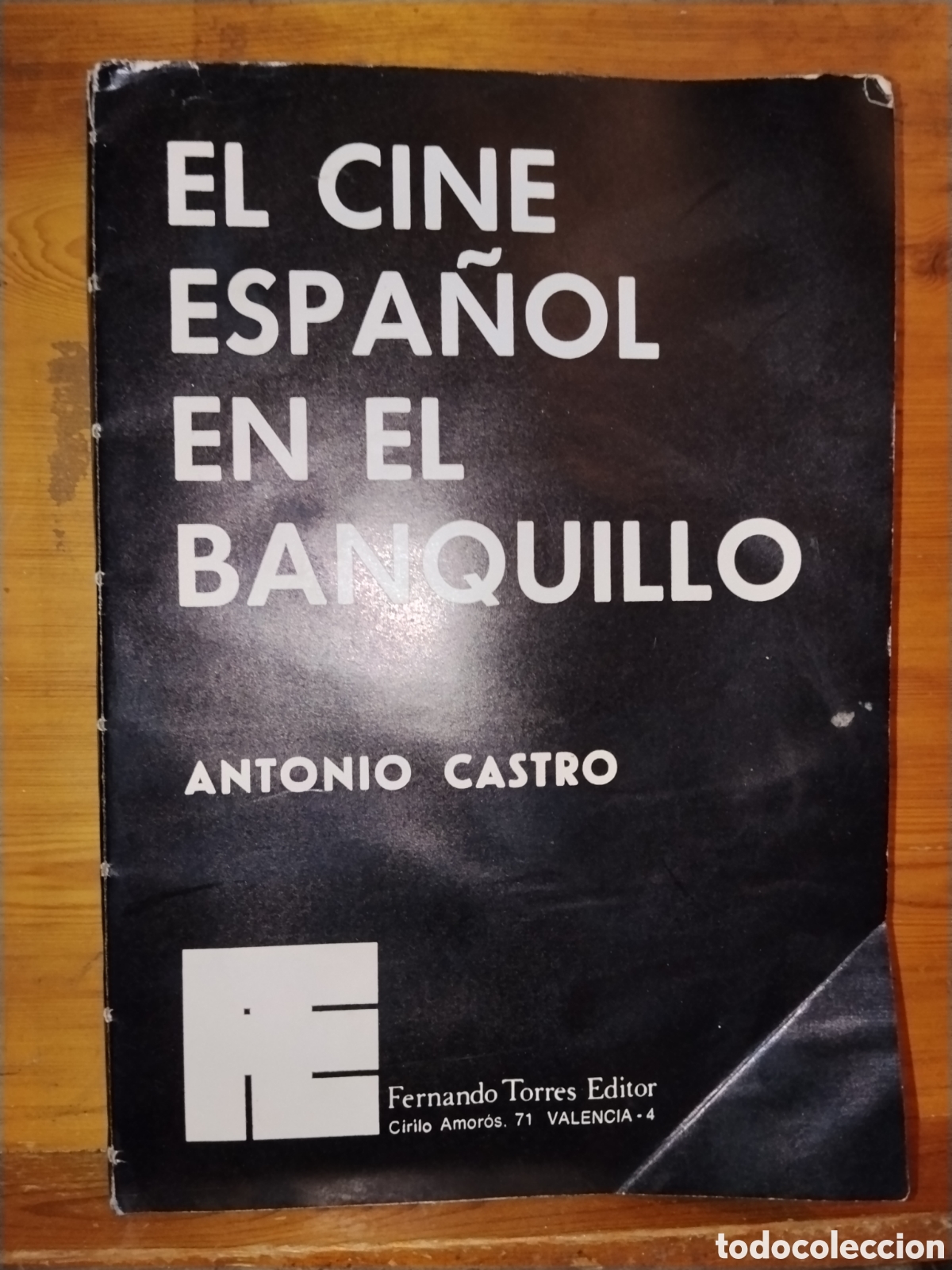 Libros de segunda mano: RARO! El Cine Espa&ntilde;ol en el Banquillo.Antonio Castro 1974 Edici&oacute;n Variante Portada Negra Editori
