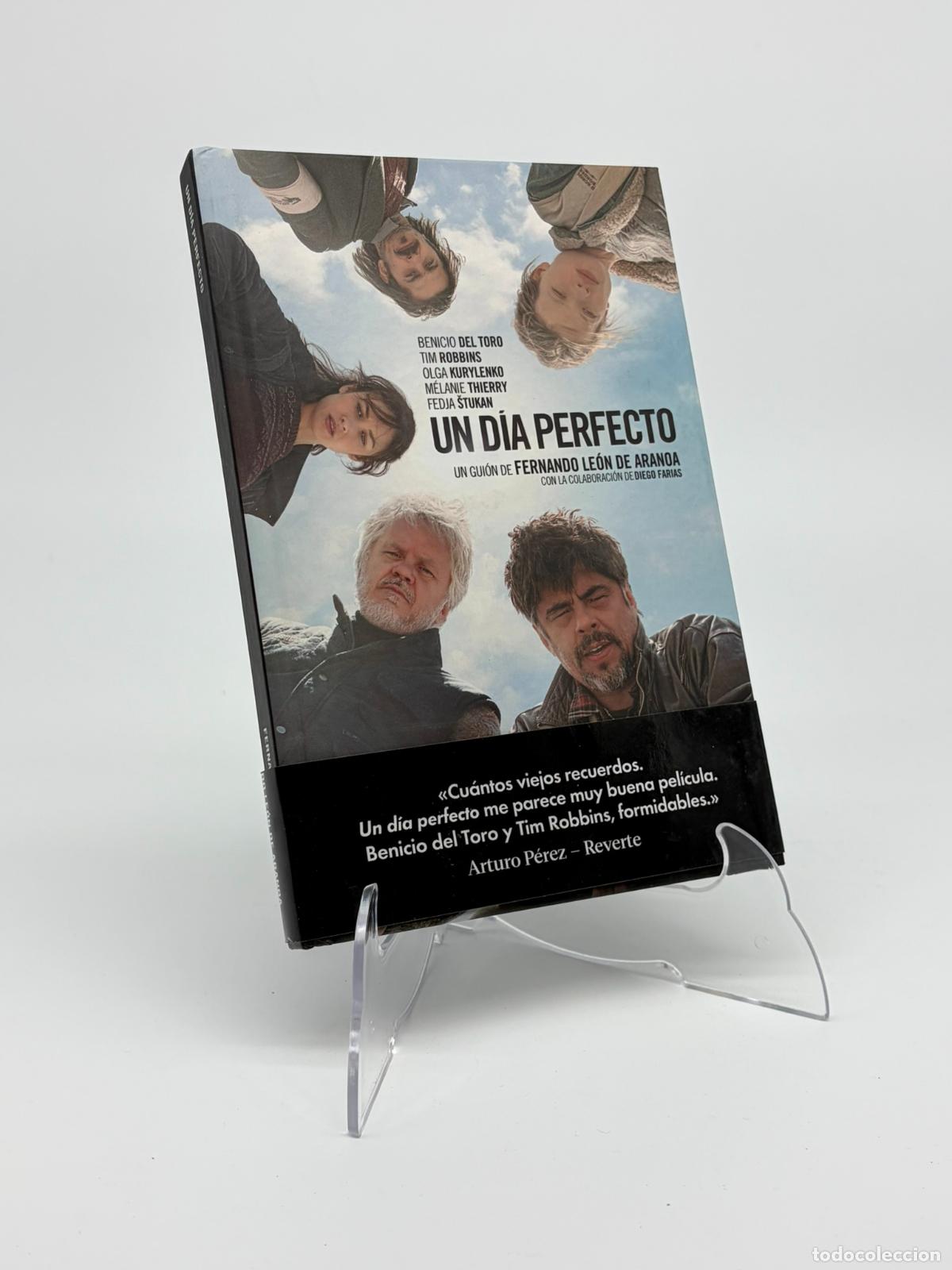 Libros de segunda mano: Un d&iacute;a perfecto / A Perfect Day (biling&uuml;e espa&ntilde;ol-ingl&eacute;s) - Un gui&oacute;n de Fernando Le&oacute;n de Aranoa, con