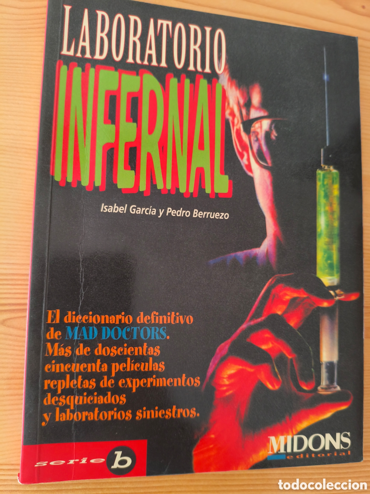 Libros de segunda mano: LABORATORIO INFERNAL DICCIONARIO DEFINITIVO DE MAD DOCTORS ISABEL GARCIA Y PEDRO BERRUEZO ED. MIDONS