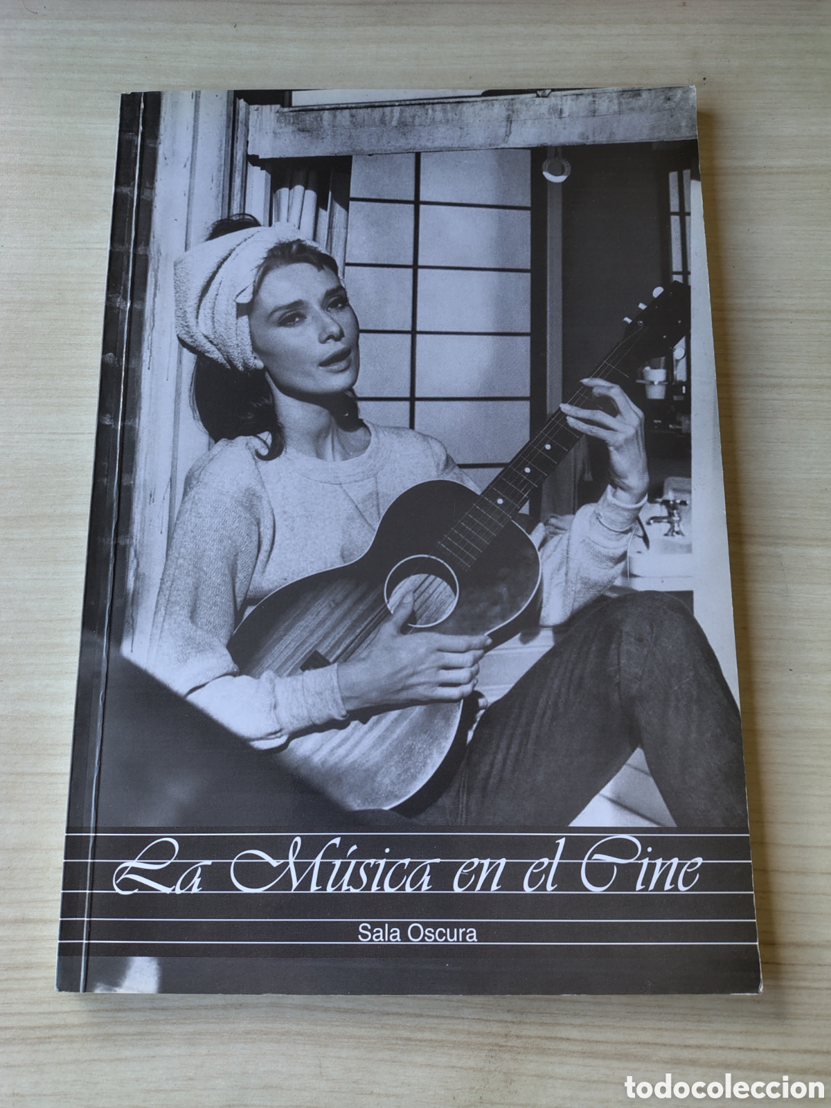 Libros de segunda mano: LA M&Uacute;SICA EN EL CINE Sala Oscura ( 2012 AYUNTAMIENTO DE LANGREO ASTURIAS ) 66 P&Aacute;GINAS
