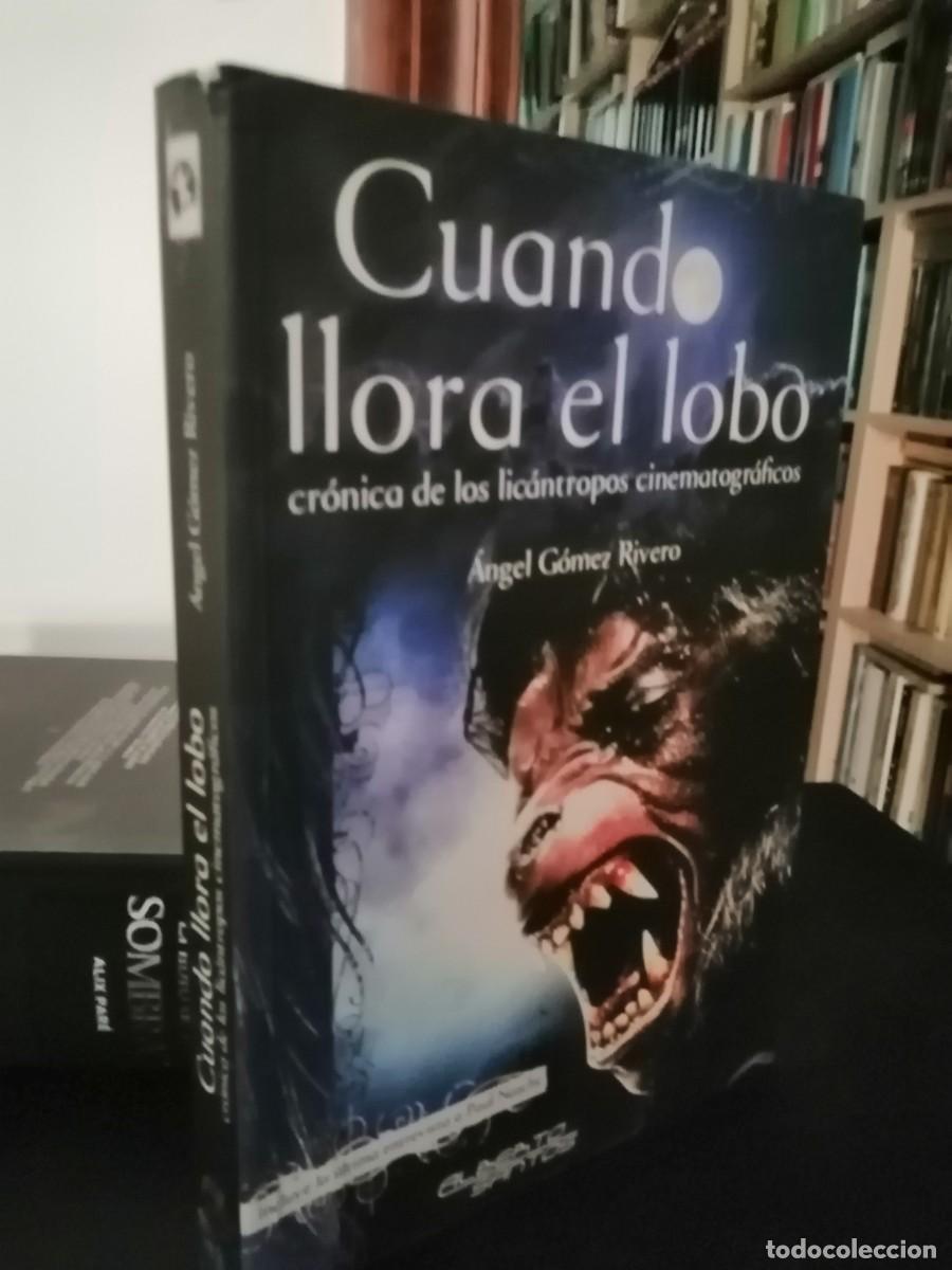 Libros de segunda mano: Cuando llora el lobo. - Foto 3