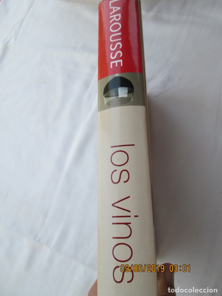 Libros de segunda mano: LOS VINOS - LAROUSSE 2004. - Foto 2