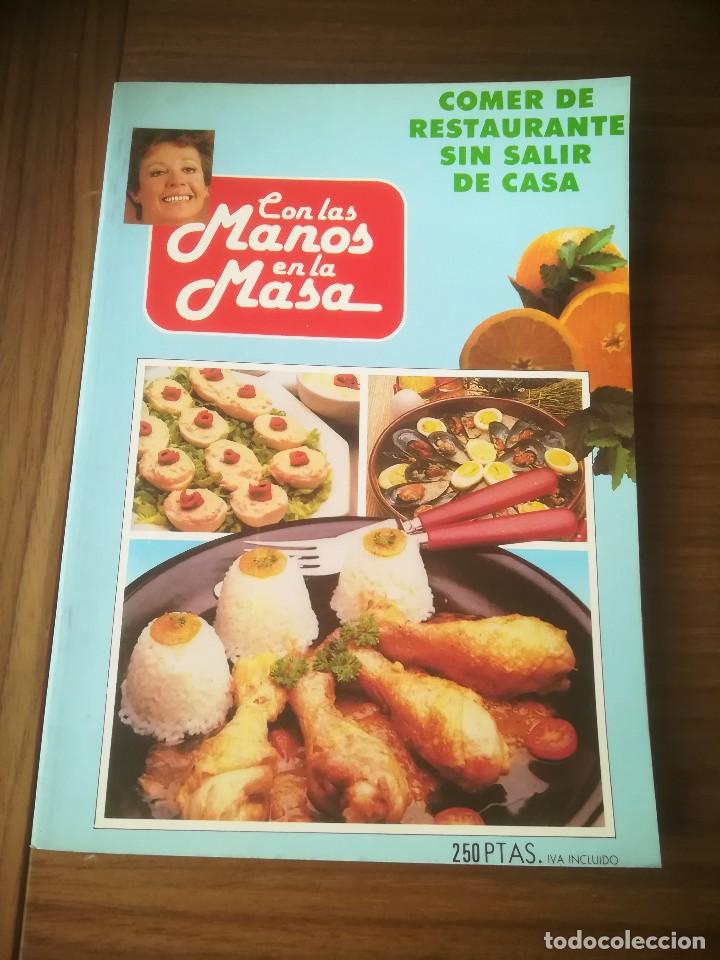 Libros de segunda mano: CON LAS MANOS EN LA MASA COMER DE RESTARUANTE SIN SALIR DE CASA 1988